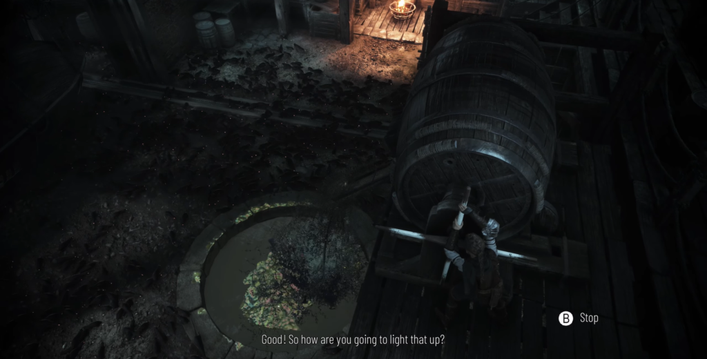 Девочка крутит рычаг бочки в амбаре