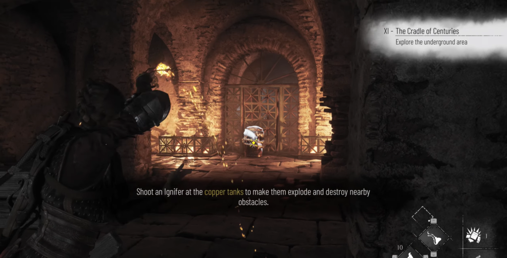 Персонаж целится факелом в подземелье у ворот