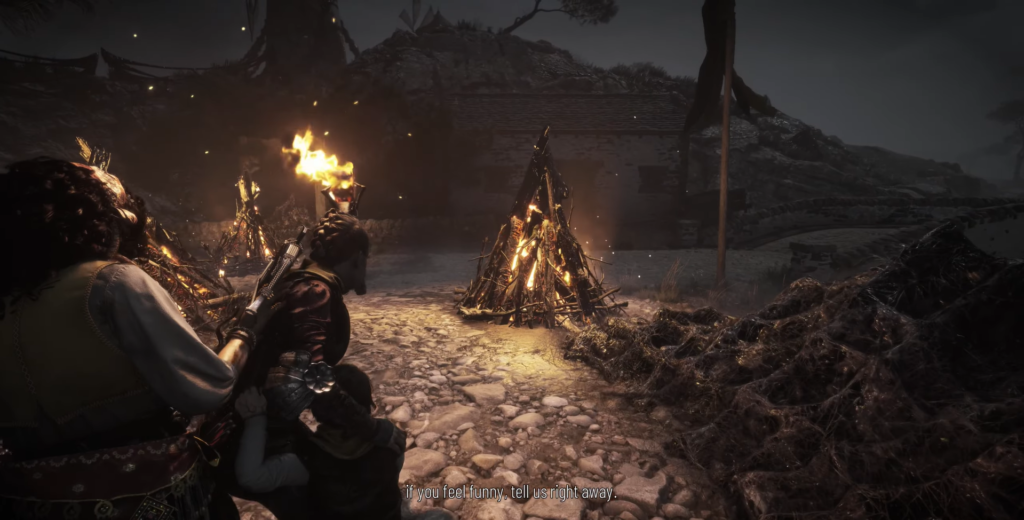 Персонаж держит факел у костров ночью на дороге