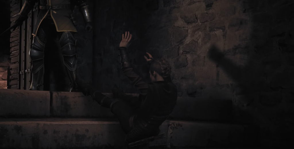 Женщина падает у каменной стены рядом с рыцарем