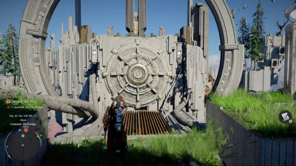 Персонаж стоит у круглых ворот в руинах