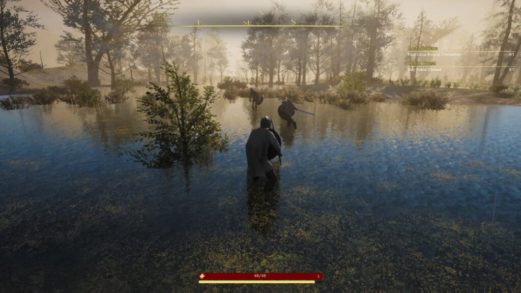 Персонаж с мечом идет по болоту в лесу